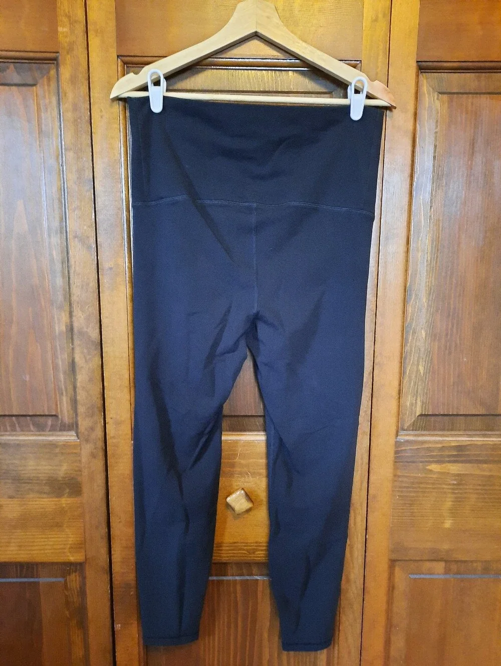 Old Navy Maternity Powerchill High-Rise Go-Dry Black Leggings Size Medium